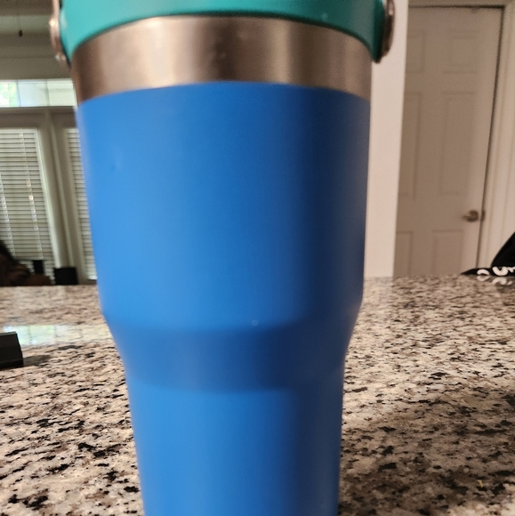 Stanley 20 oz Stainless Steel IceFlow Flip Straw Tumbler - Picture 3 of 4